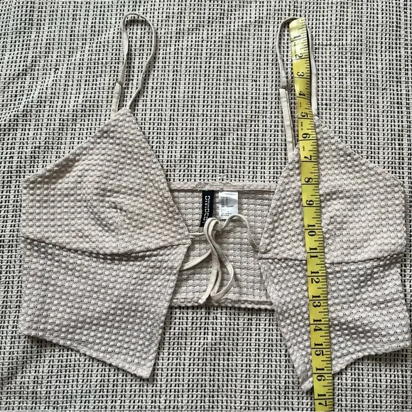 H&M Divided Textured Cream Crop Top - Picture 6 of 7